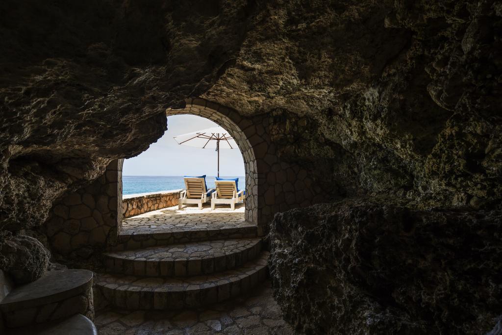 The Caves Hotel Негрил Екстериор снимка
