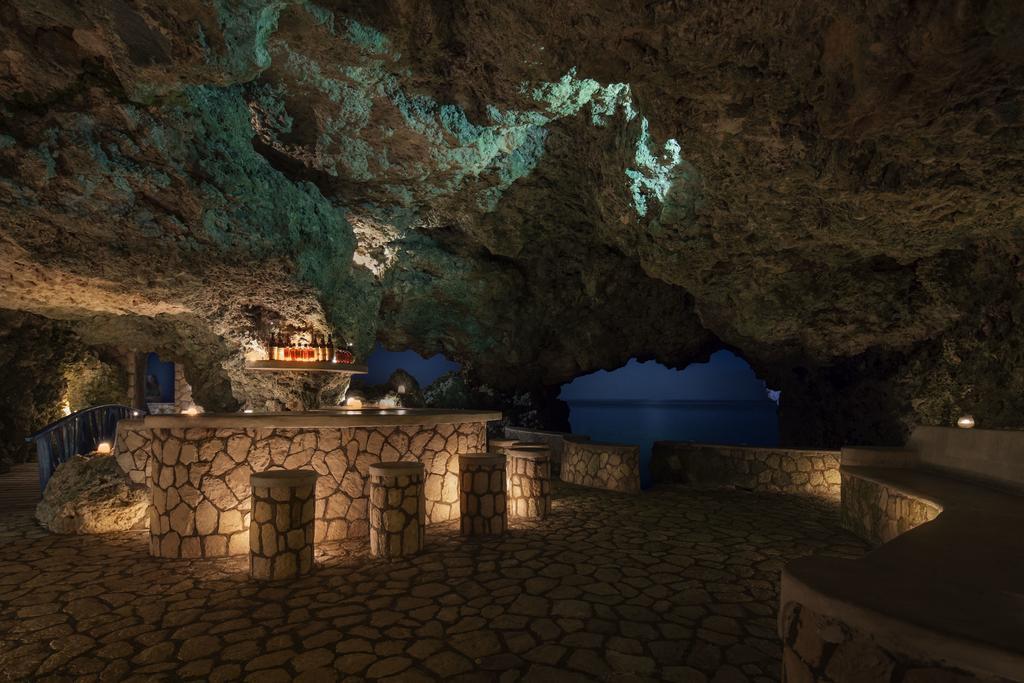 The Caves Hotel Негрил Екстериор снимка
