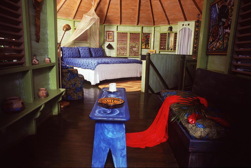 The Caves Hotel Негрил Екстериор снимка