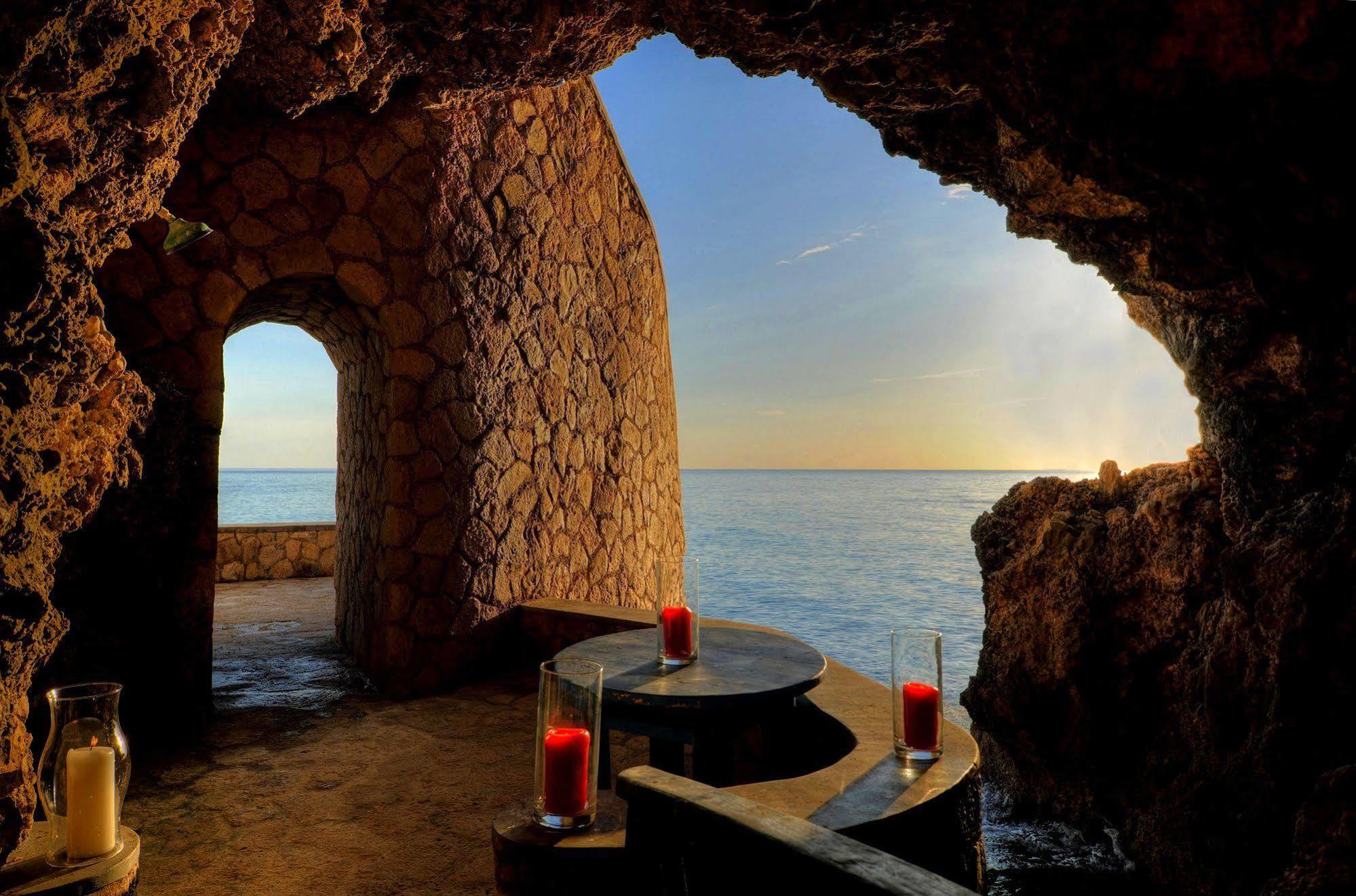 The Caves Hotel Негрил Екстериор снимка