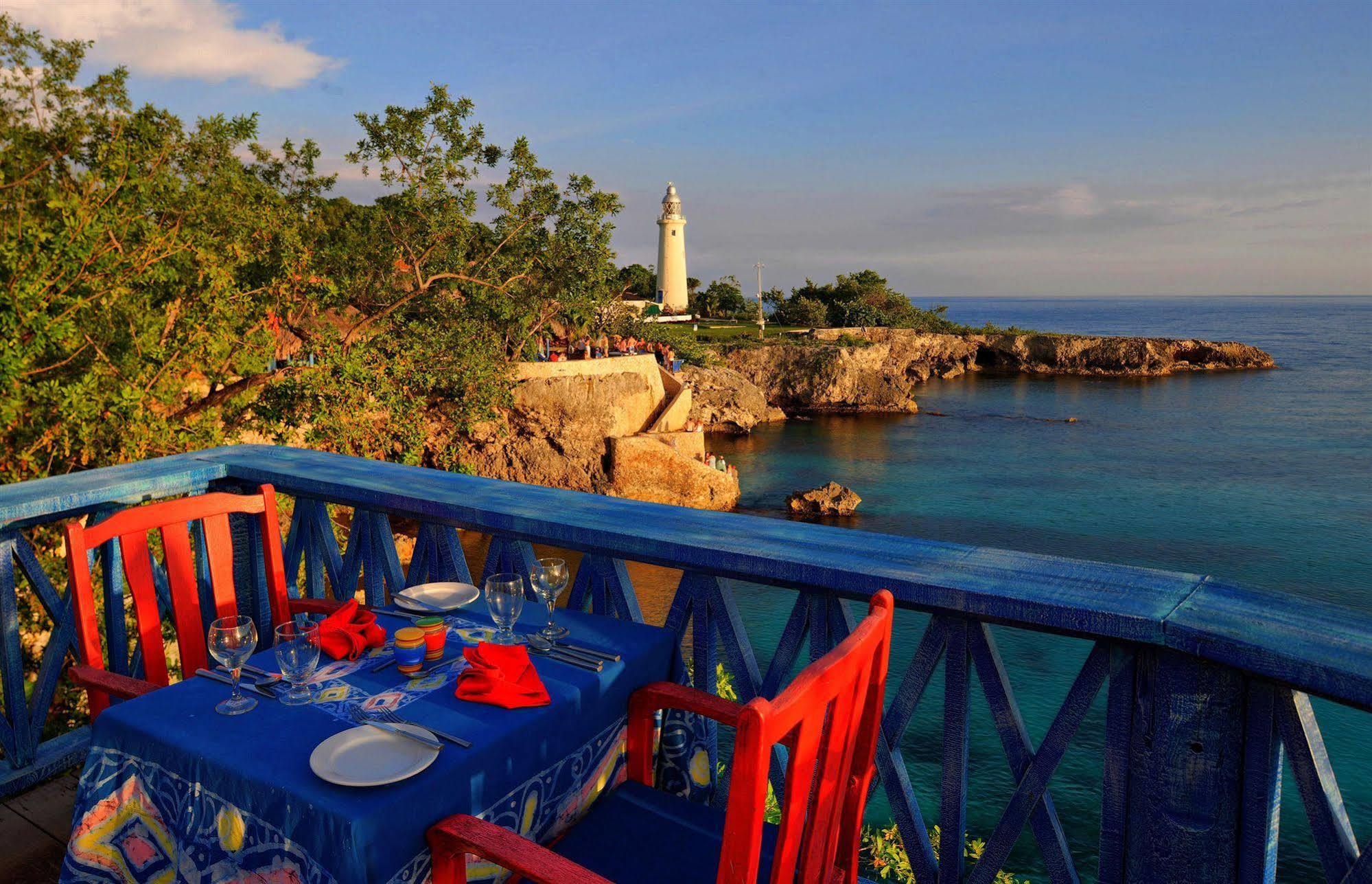The Caves Hotel Негрил Екстериор снимка