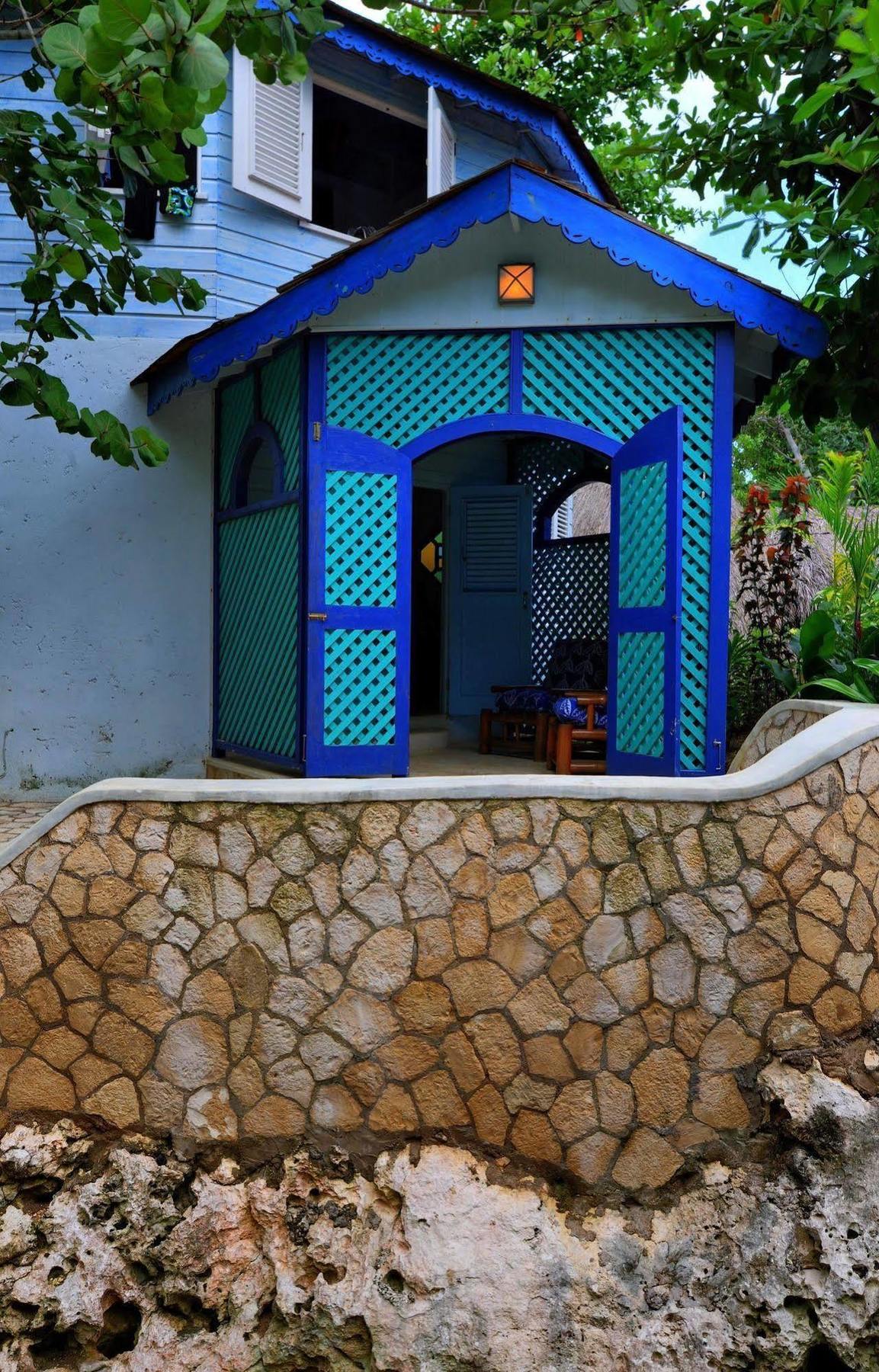The Caves Hotel Негрил Екстериор снимка