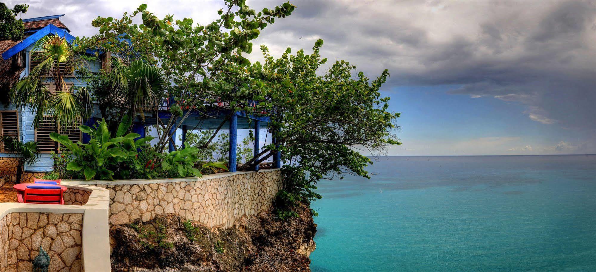 The Caves Hotel Негрил Екстериор снимка