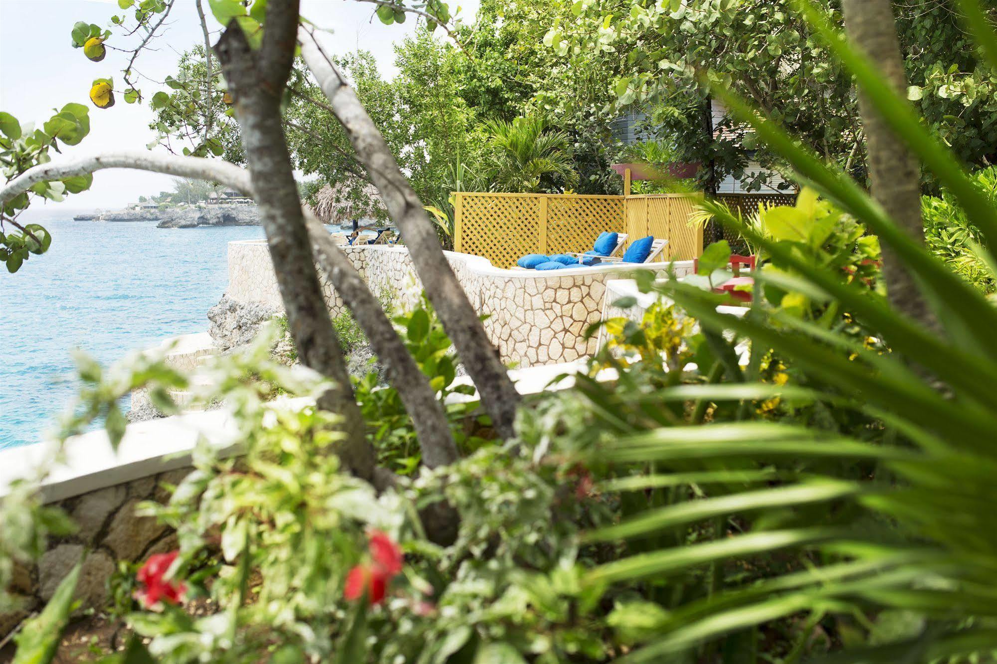 The Caves Hotel Негрил Екстериор снимка